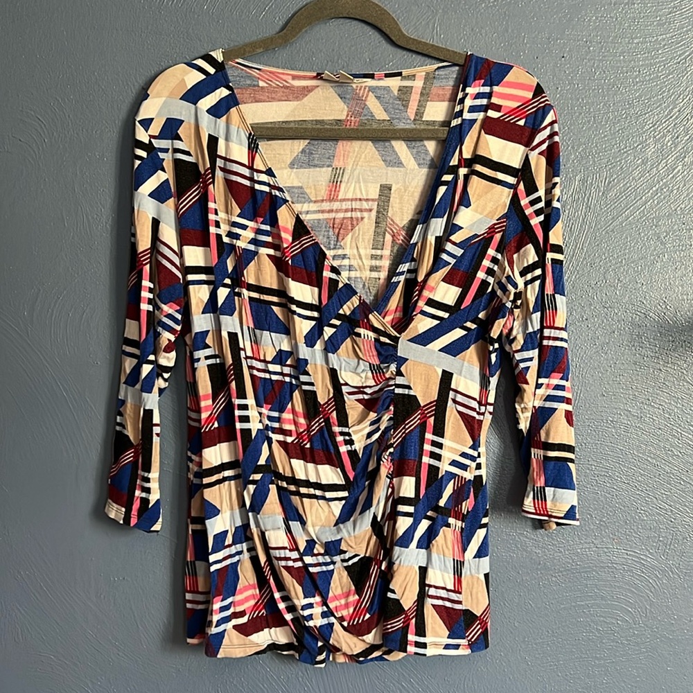 Dana Buchman Flattering Abstract Print V Neck top with 3/4 sleeve